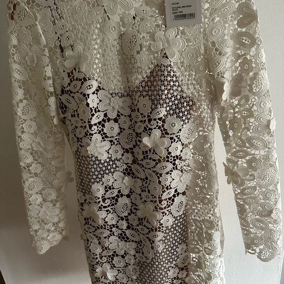 New Self-Portrait 3D Floral Mini Dress in White (NEW Sold Out Dress) NWT - Picture 2 of 12